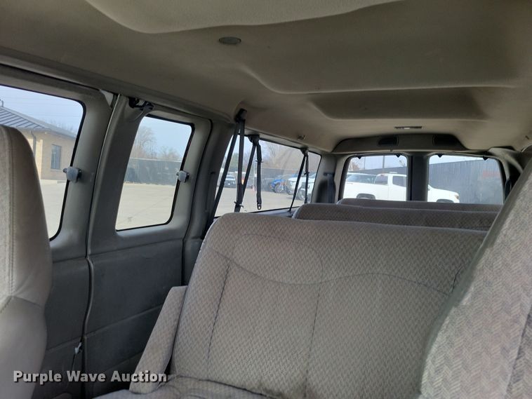 image for item NK9779 2001 Chevrolet Express 3500 van