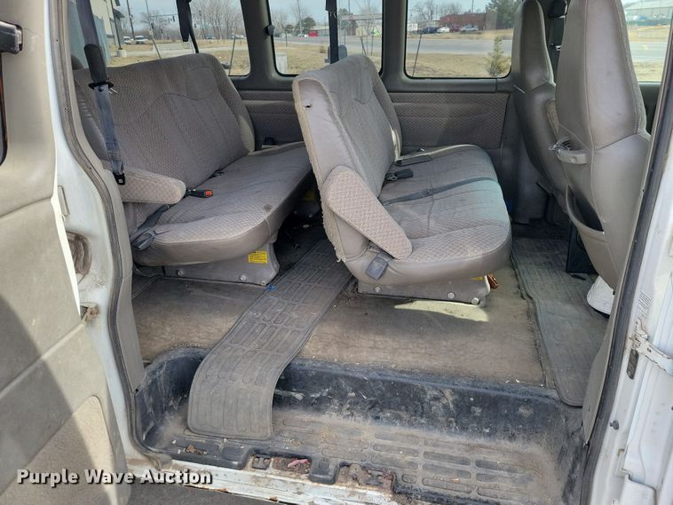 image for item NK9779 2001 Chevrolet Express 3500 van