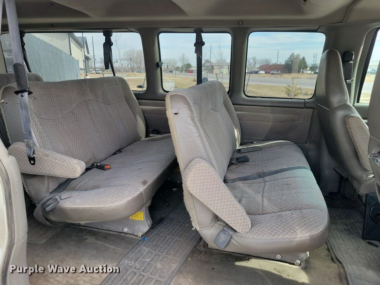 image for item NK9779 2001 Chevrolet Express 3500 van