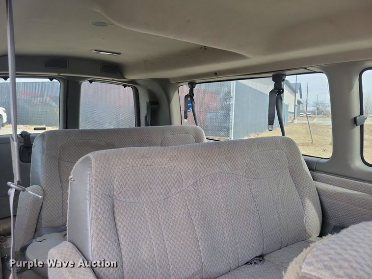image for item NK9779 2001 Chevrolet Express 3500 van