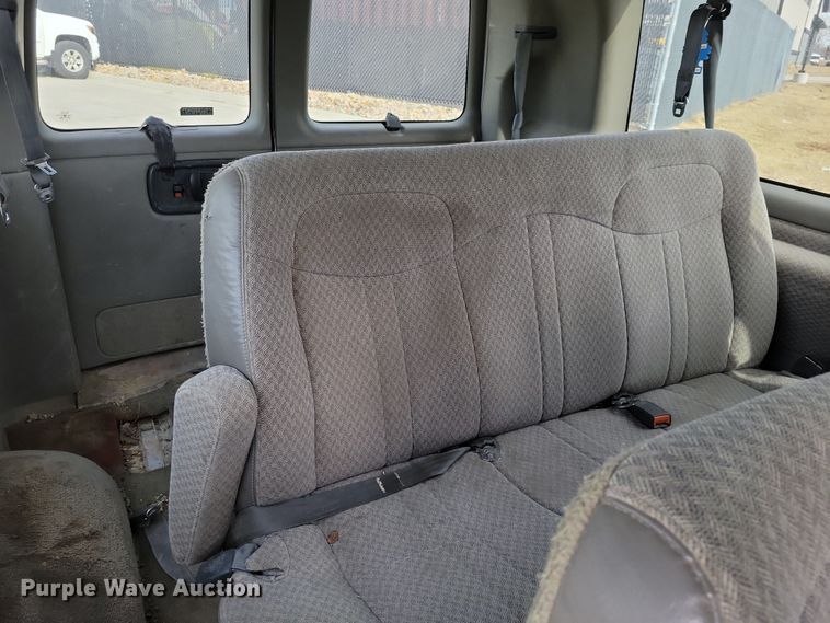 image for item NK9779 2001 Chevrolet Express 3500 van