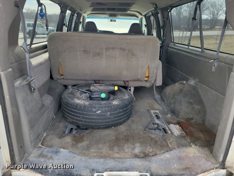 image for item NK9779 2001 Chevrolet Express 3500 van