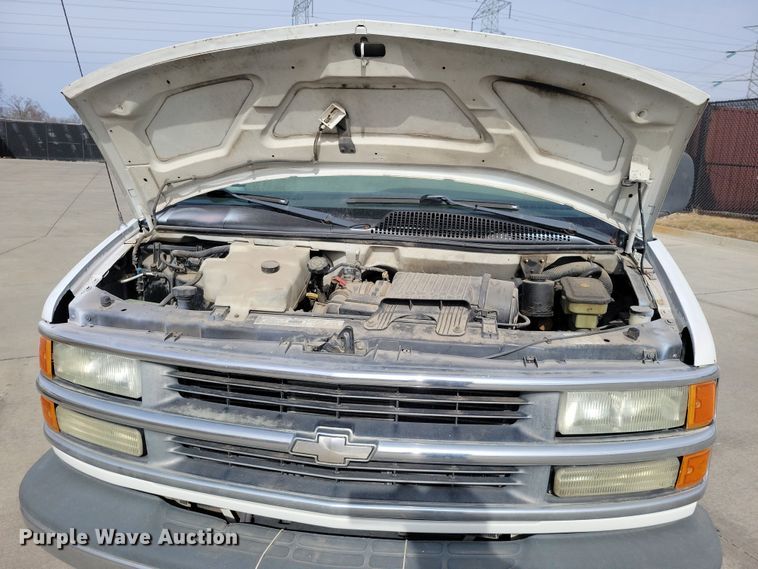 image for item NK9779 2001 Chevrolet Express 3500 van