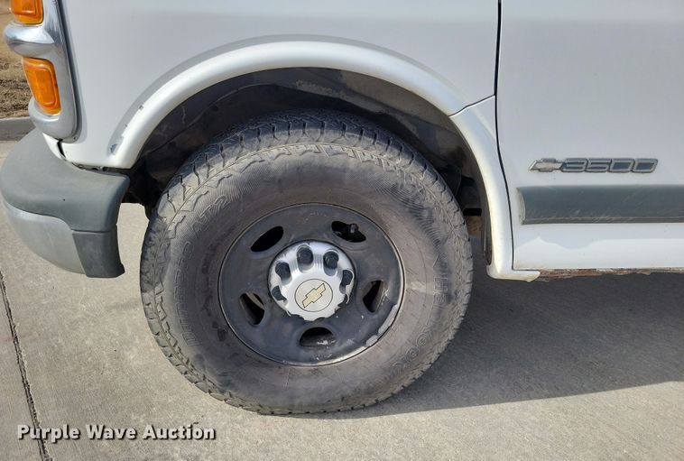 image for item NK9779 2001 Chevrolet Express 3500 van