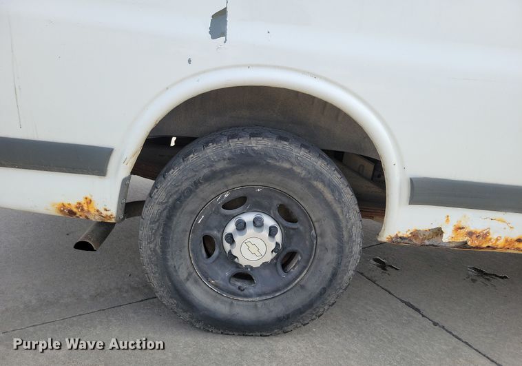 image for item NK9779 2001 Chevrolet Express 3500 van
