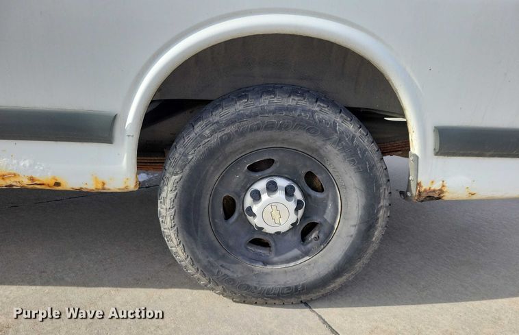 image for item NK9779 2001 Chevrolet Express 3500 van