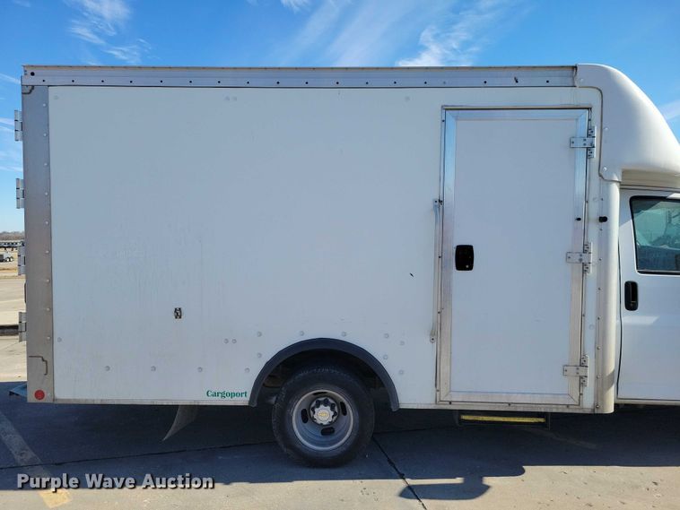 image for item NK9792 2021 Chevrolet G3500 box truck