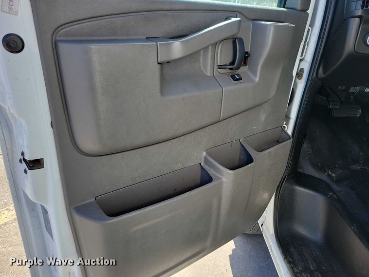 image for item NK9792 2021 Chevrolet G3500 box truck