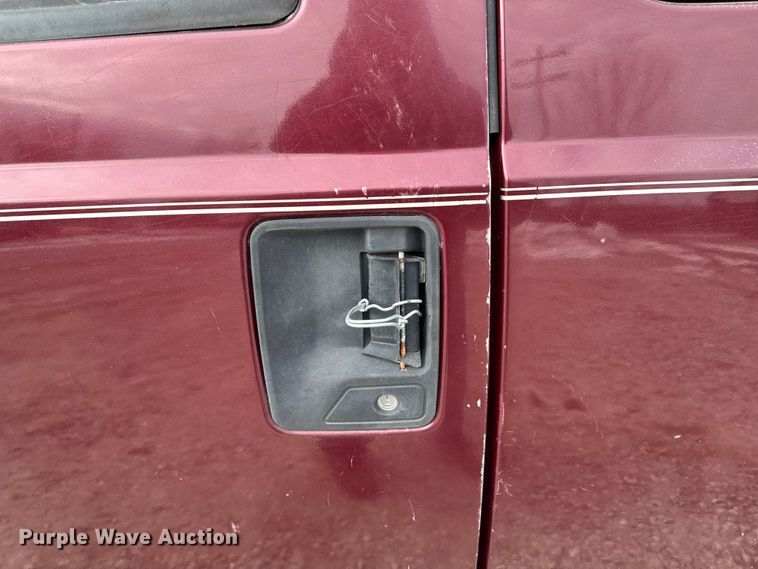 image for item OE9517 1999 Ford F250 Super Duty Ext. Cab pickup truck