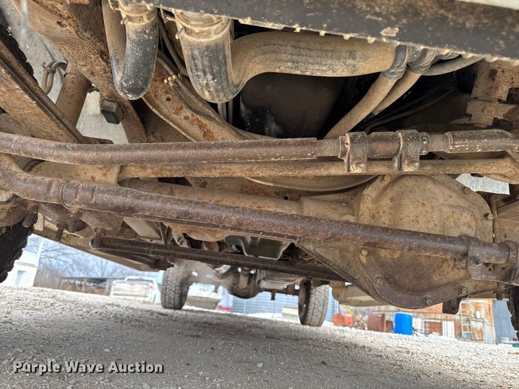 image for item OE9517 1999 Ford F250 Super Duty Ext. Cab pickup truck