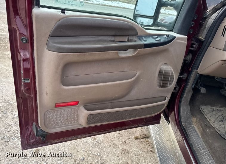 image for item OE9517 1999 Ford F250 Super Duty Ext. Cab pickup truck