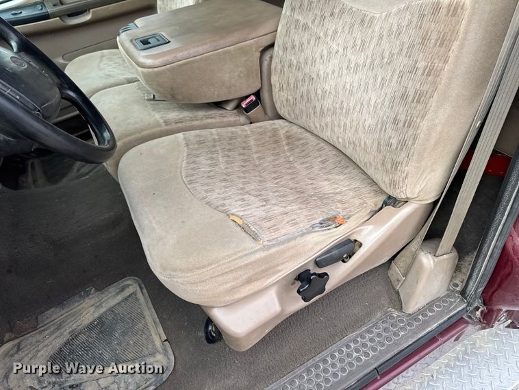 image for item OE9517 1999 Ford F250 Super Duty Ext. Cab pickup truck