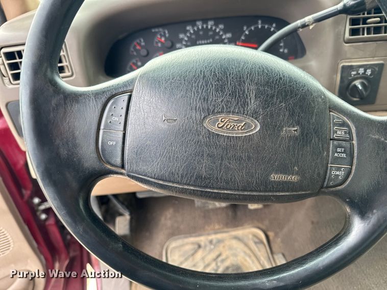 image for item OE9517 1999 Ford F250 Super Duty Ext. Cab pickup truck