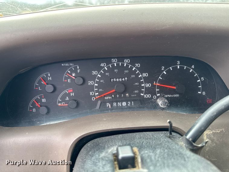 image for item OE9517 1999 Ford F250 Super Duty Ext. Cab pickup truck