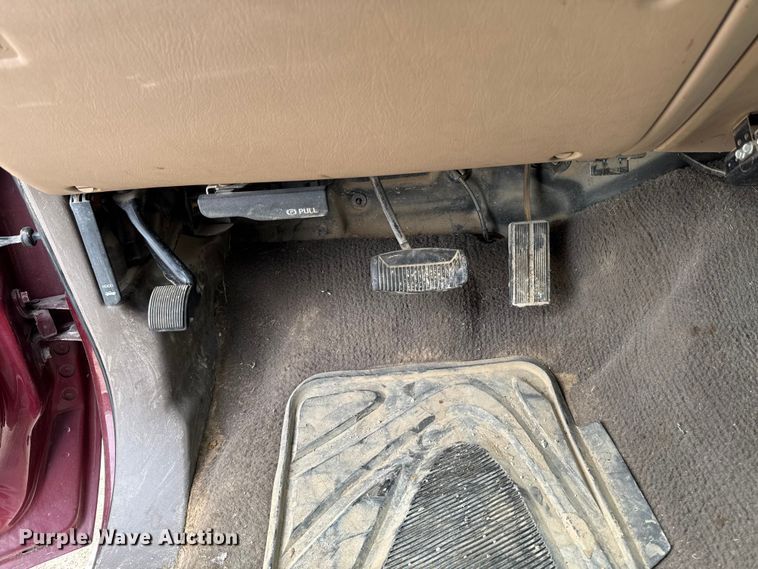 image for item OE9517 1999 Ford F250 Super Duty Ext. Cab pickup truck