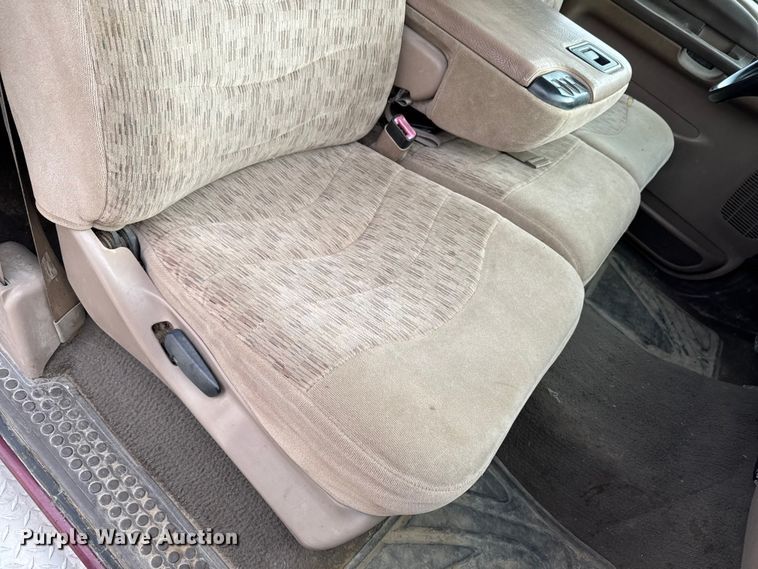 image for item OE9517 1999 Ford F250 Super Duty Ext. Cab pickup truck