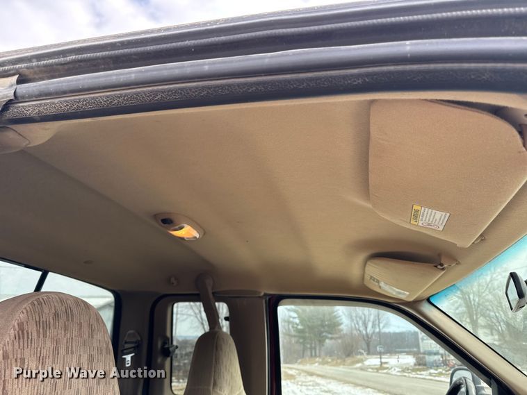 image for item OE9517 1999 Ford F250 Super Duty Ext. Cab pickup truck