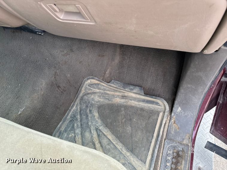 image for item OE9517 1999 Ford F250 Super Duty Ext. Cab pickup truck