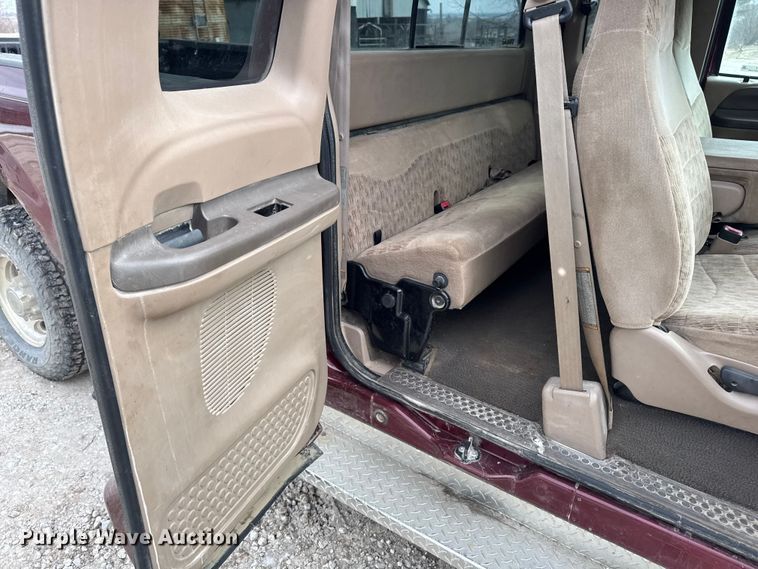 image for item OE9517 1999 Ford F250 Super Duty Ext. Cab pickup truck