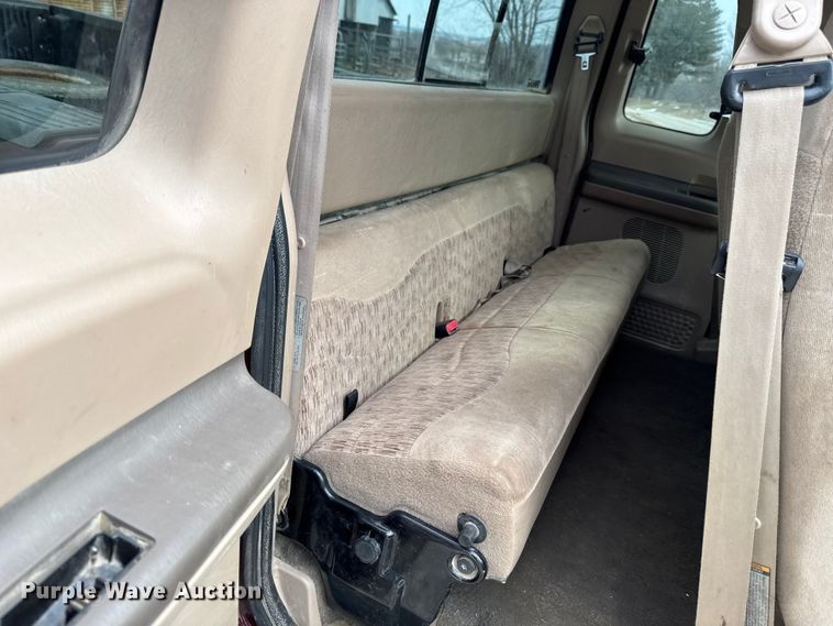 image for item OE9517 1999 Ford F250 Super Duty Ext. Cab pickup truck