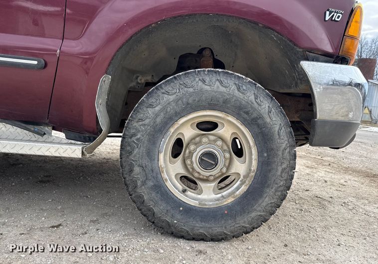 image for item OE9517 1999 Ford F250 Super Duty Ext. Cab pickup truck