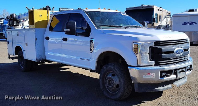 image for item YA1807 2019 Ford F350 Super Duty  utility bed pickup truck