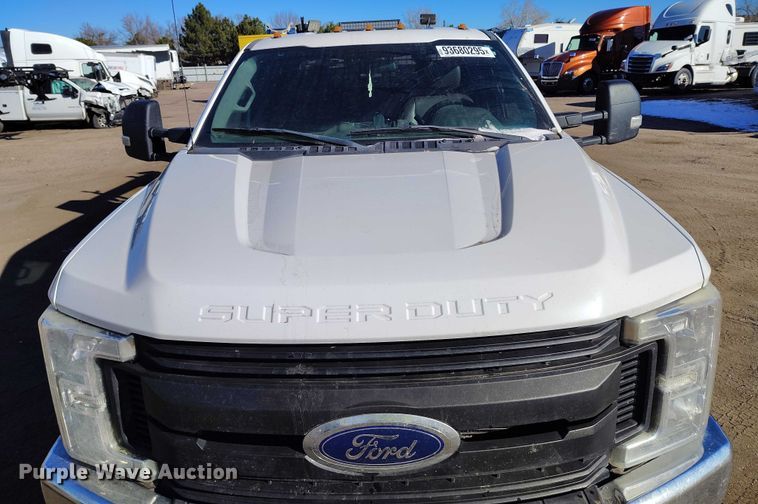 image for item YA1807 2019 Ford F350 Super Duty  utility bed pickup truck