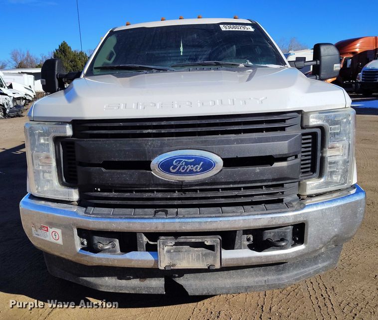 image for item YA1807 2019 Ford F350 Super Duty  utility bed pickup truck