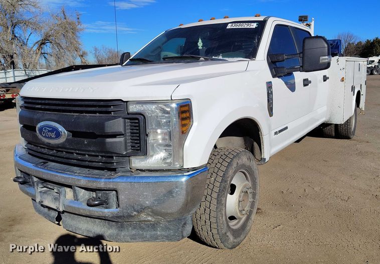 image for item YA1807 2019 Ford F350 Super Duty  utility bed pickup truck