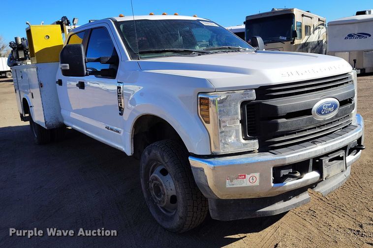 image for item YA1807 2019 Ford F350 Super Duty  utility bed pickup truck