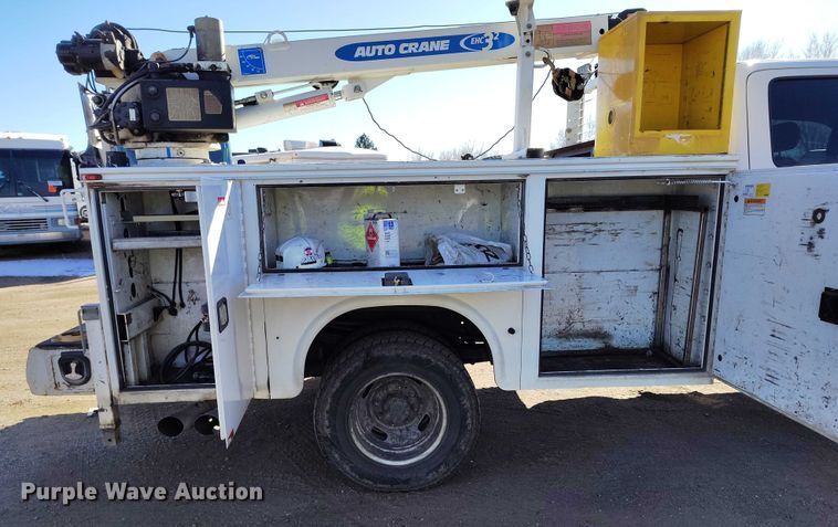 image for item YA1807 2019 Ford F350 Super Duty  utility bed pickup truck