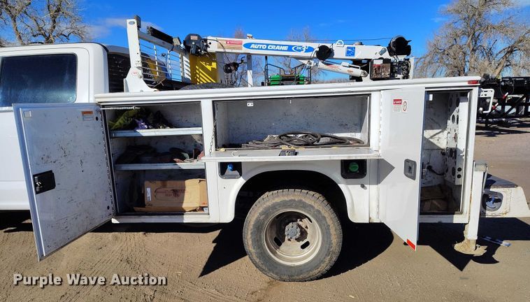 image for item YA1807 2019 Ford F350 Super Duty  utility bed pickup truck