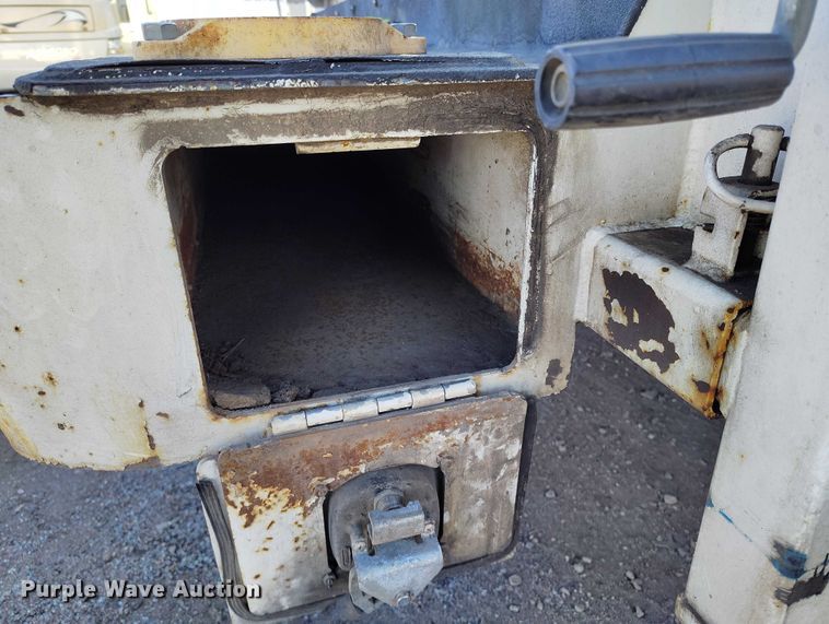 image for item YA1807 2019 Ford F350 Super Duty  utility bed pickup truck