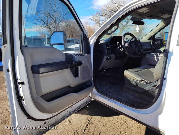 image for item YA1807 2019 Ford F350 Super Duty  utility bed pickup truck