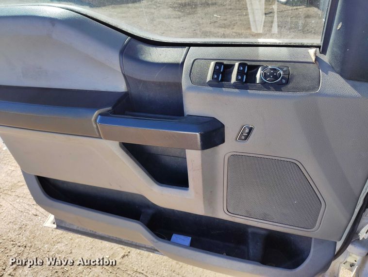 image for item YA1807 2019 Ford F350 Super Duty  utility bed pickup truck