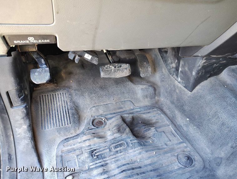 image for item YA1807 2019 Ford F350 Super Duty  utility bed pickup truck