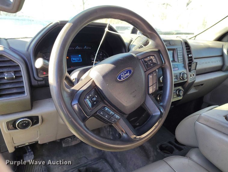 image for item YA1807 2019 Ford F350 Super Duty  utility bed pickup truck