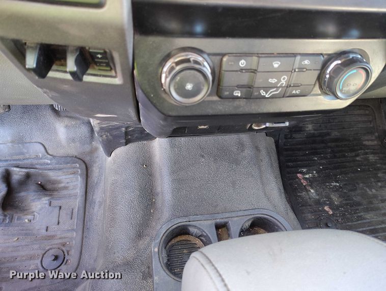 image for item YA1807 2019 Ford F350 Super Duty  utility bed pickup truck