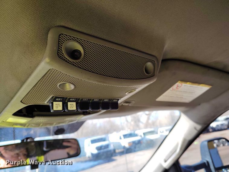 image for item YA1807 2019 Ford F350 Super Duty  utility bed pickup truck