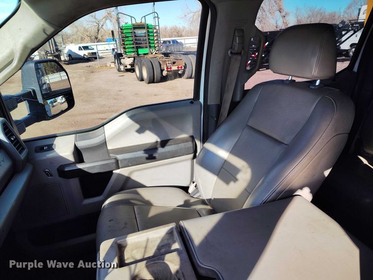 image for item YA1807 2019 Ford F350 Super Duty  utility bed pickup truck