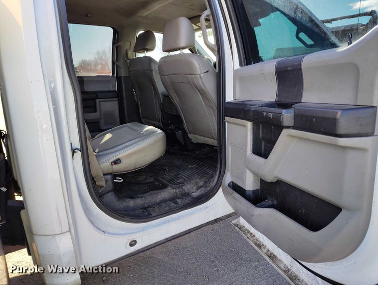 image for item YA1807 2019 Ford F350 Super Duty  utility bed pickup truck