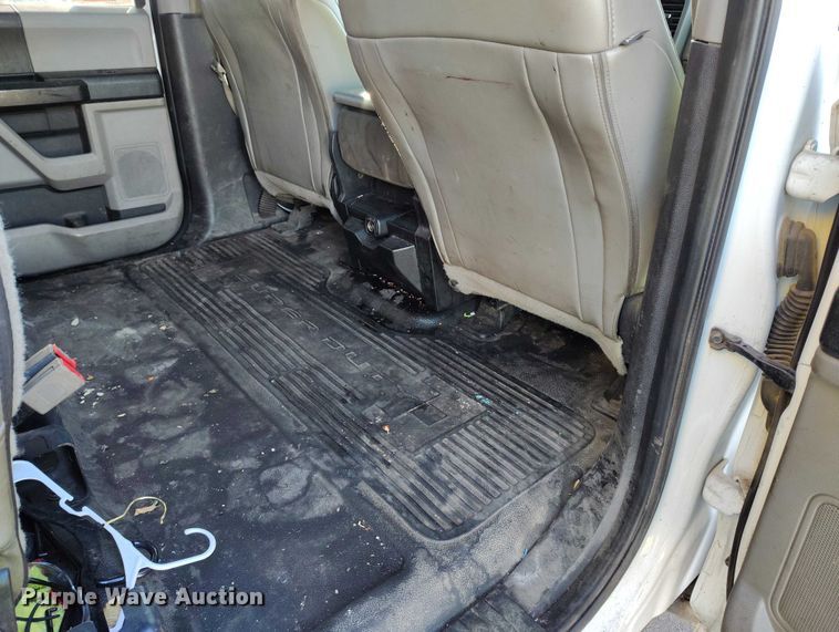 image for item YA1807 2019 Ford F350 Super Duty  utility bed pickup truck