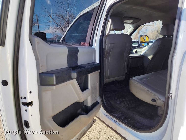 image for item YA1807 2019 Ford F350 Super Duty  utility bed pickup truck