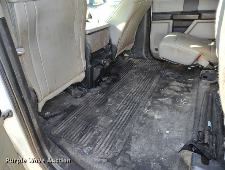 image for item YA1807 2019 Ford F350 Super Duty  utility bed pickup truck