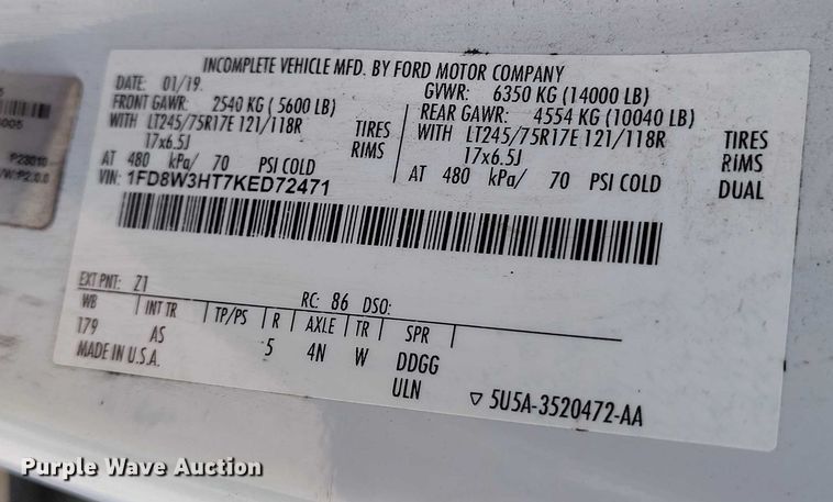 image for item YA1807 2019 Ford F350 Super Duty  utility bed pickup truck