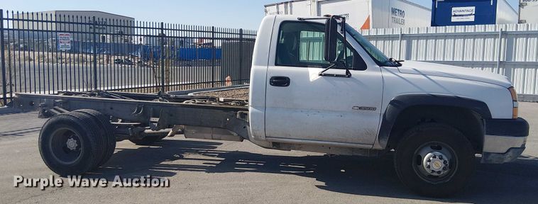 image for item YA2125 2007 Chevrolet Silverado 3500HD pickup truck cab and chassis
