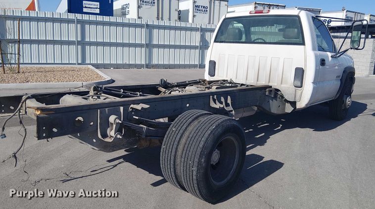 image for item YA2125 2007 Chevrolet Silverado 3500HD pickup truck cab and chassis