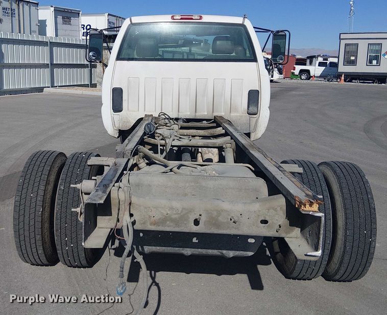image for item YA2125 2007 Chevrolet Silverado 3500HD pickup truck cab and chassis