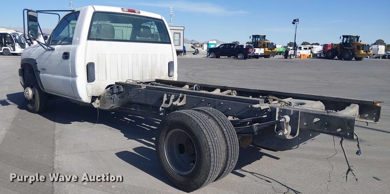 image for item YA2125 2007 Chevrolet Silverado 3500HD pickup truck cab and chassis