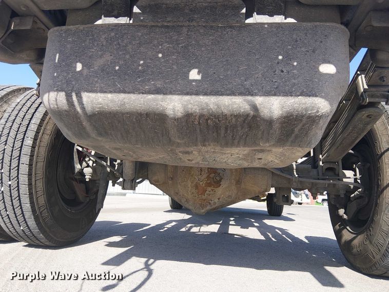 image for item YA2125 2007 Chevrolet Silverado 3500HD pickup truck cab and chassis